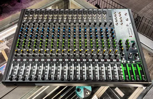 Mackie - ProFX22v3 22-Channel 4 Bus Professional Effects Mixer with USB